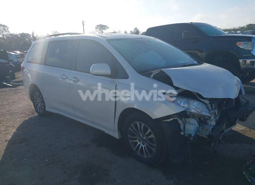 2020 Toyota Sienna XLE (VIN 5TDYZ3DC8LS026250) main photo