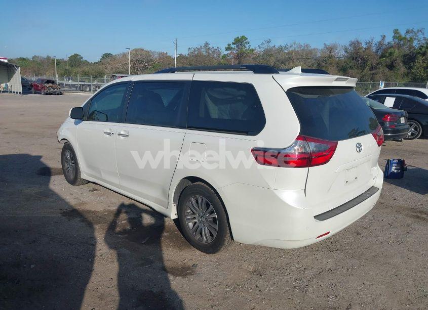 Photo 3 of 2020 Toyota Sienna XLE (VIN 5TDYZ3DC8LS026250)