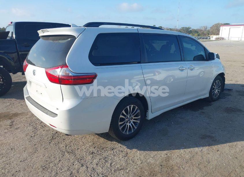 Photo 4 of 2020 Toyota Sienna XLE (VIN 5TDYZ3DC8LS026250)