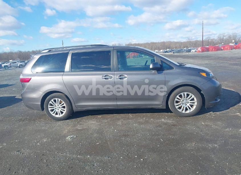 Photo 13 of 2017 Toyota Sienna XLE/LIMITED (VIN 5TDYZ3DC9HS805907)