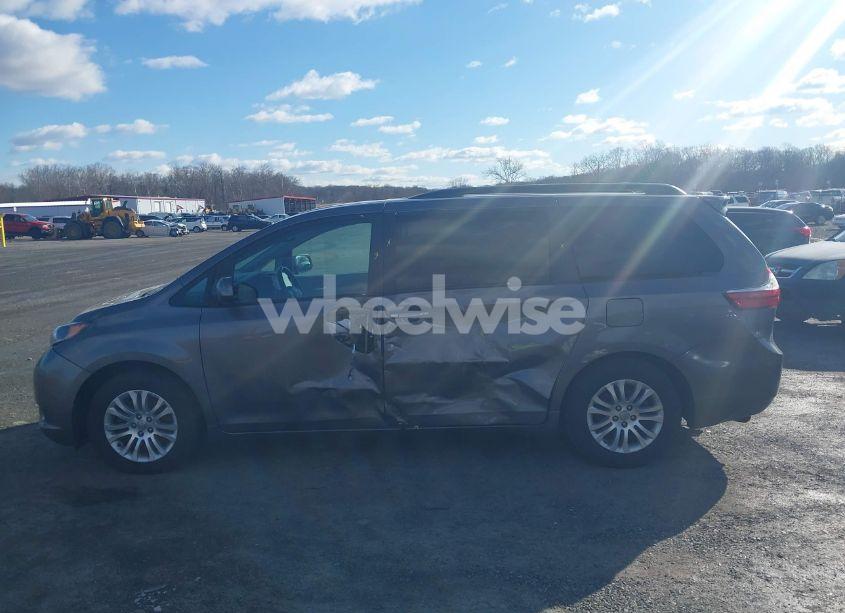 Photo 14 of 2017 Toyota Sienna XLE/LIMITED (VIN 5TDYZ3DC9HS805907)