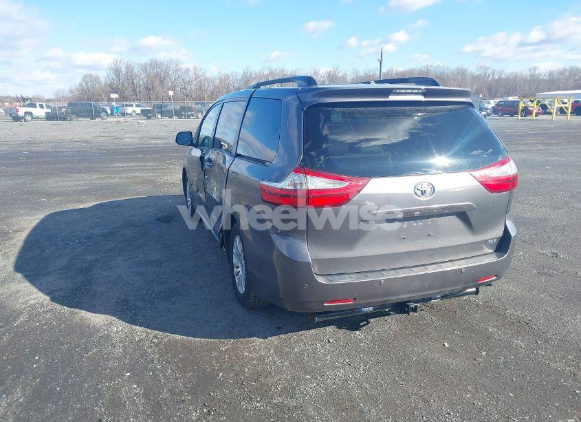 Photo 3 of 2017 Toyota Sienna XLE/LIMITED (VIN 5TDYZ3DC9HS805907)