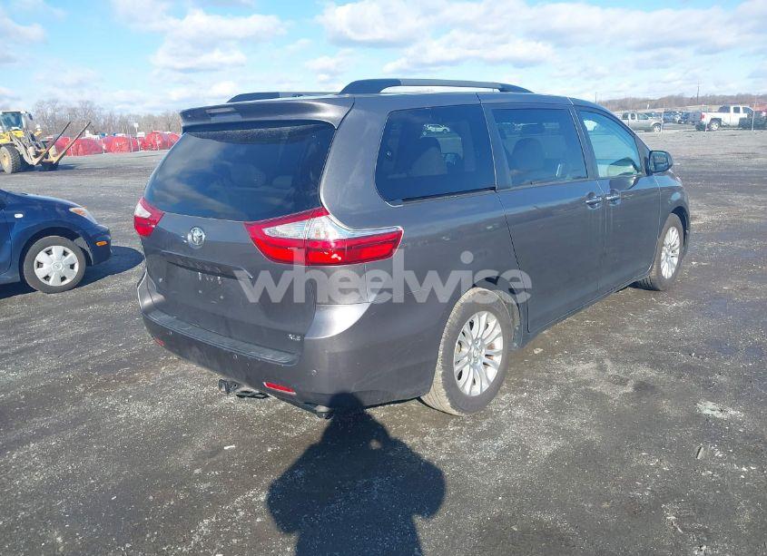 Photo 4 of 2017 Toyota Sienna XLE/LIMITED (VIN 5TDYZ3DC9HS805907)