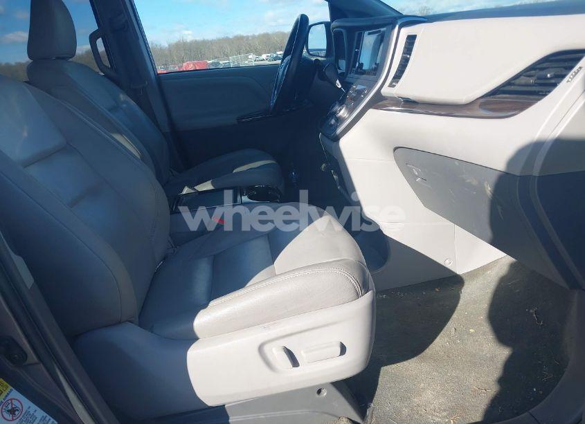 Photo 5 of 2017 Toyota Sienna XLE/LIMITED (VIN 5TDYZ3DC9HS805907)