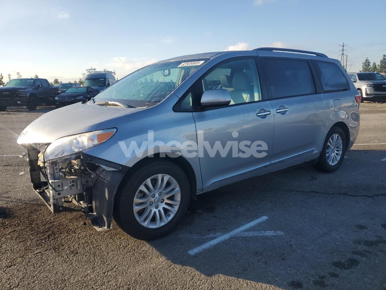 2017 TOYOTA SIENNA XLE (VIN 5TDYZ3DC9HS808208) main photo