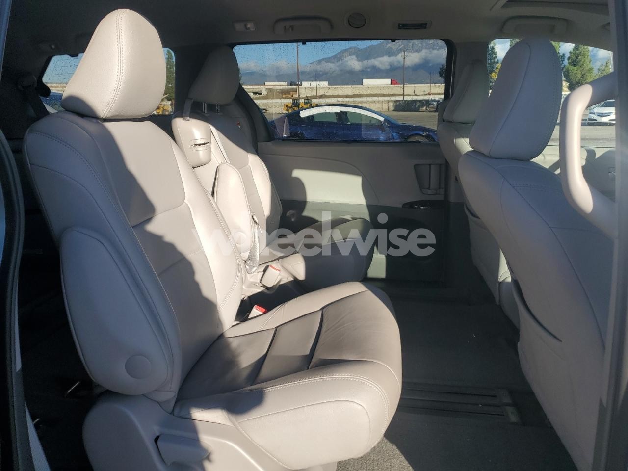 Photo 11 of 2017 TOYOTA SIENNA XLE (VIN 5TDYZ3DC9HS808208)