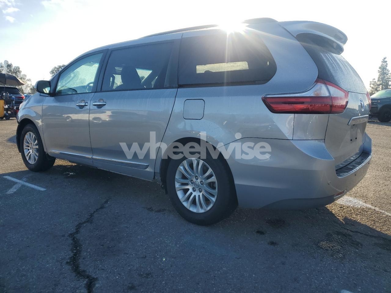 Photo 2 of 2017 TOYOTA SIENNA XLE (VIN 5TDYZ3DC9HS808208)