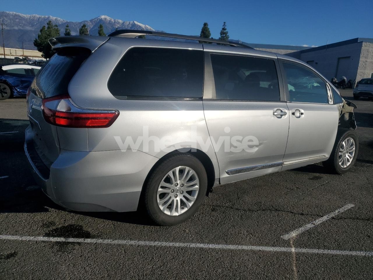Photo 3 of 2017 TOYOTA SIENNA XLE (VIN 5TDYZ3DC9HS808208)