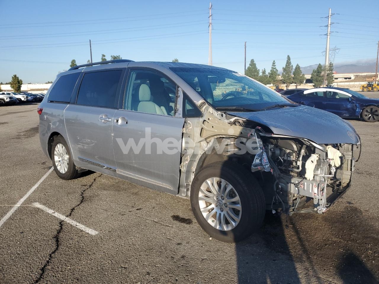 Photo 4 of 2017 TOYOTA SIENNA XLE (VIN 5TDYZ3DC9HS808208)