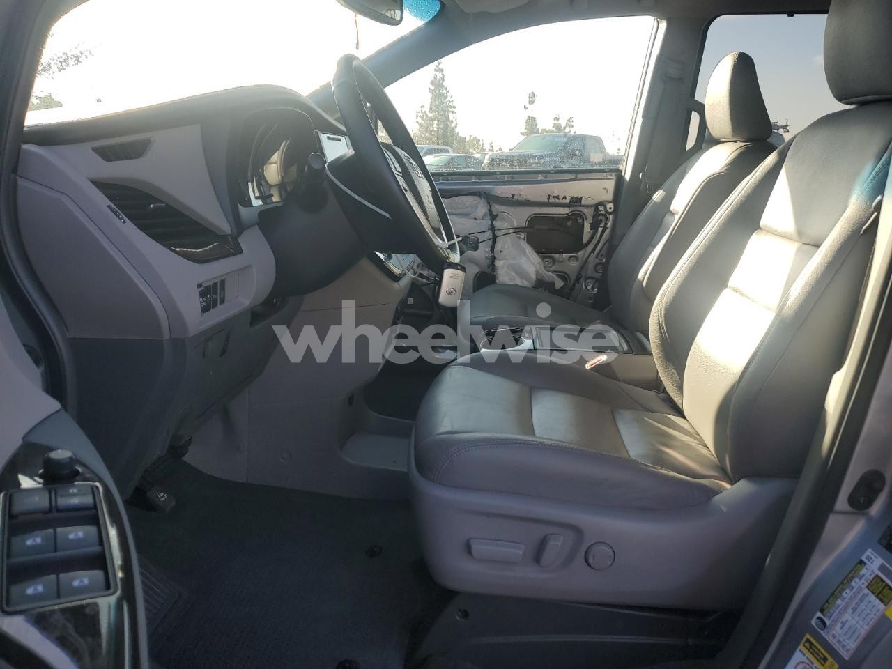 Photo 7 of 2017 TOYOTA SIENNA XLE (VIN 5TDYZ3DC9HS808208)
