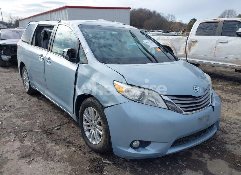 2017 Toyota Sienna XLE/LIMITED (VIN 5TDYZ3DC9HS815837) main photo