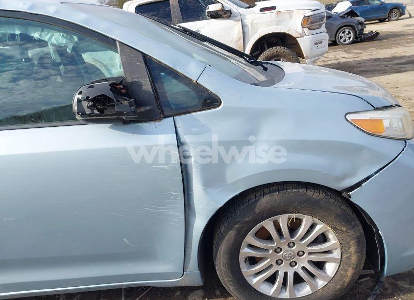 Photo 11 of 2017 Toyota Sienna XLE/LIMITED (VIN 5TDYZ3DC9HS815837)