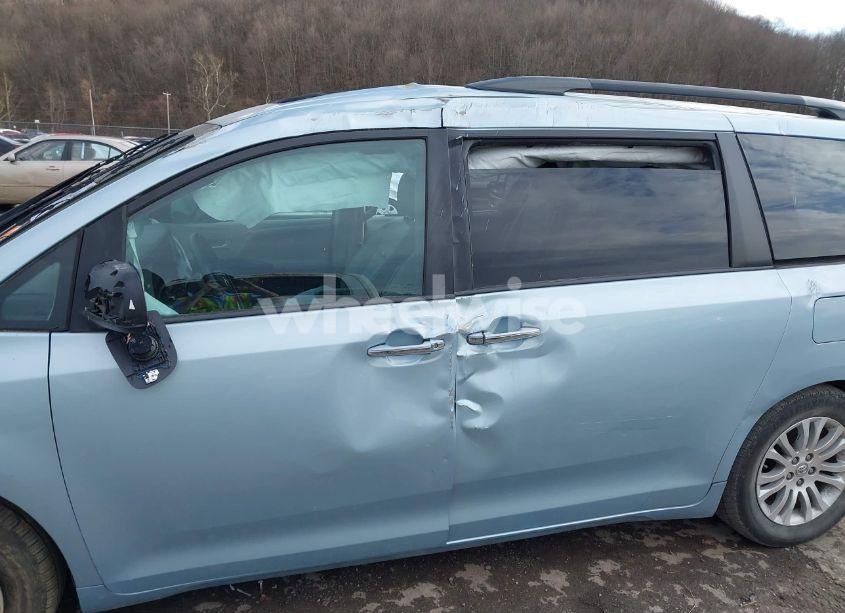 Photo 14 of 2017 Toyota Sienna XLE/LIMITED (VIN 5TDYZ3DC9HS815837)