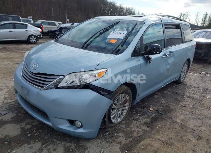 Photo 2 of 2017 Toyota Sienna XLE/LIMITED (VIN 5TDYZ3DC9HS815837)