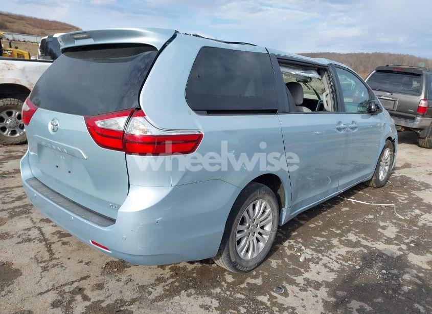 Photo 4 of 2017 Toyota Sienna XLE/LIMITED (VIN 5TDYZ3DC9HS815837)