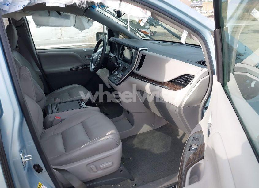 Photo 5 of 2017 Toyota Sienna XLE/LIMITED (VIN 5TDYZ3DC9HS815837)