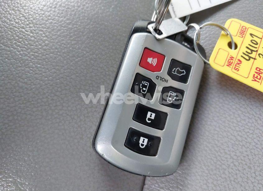 Photo 11 of 2017 Toyota Sienna XLE/LIMITED (VIN 5TDYZ3DC9HS870630)