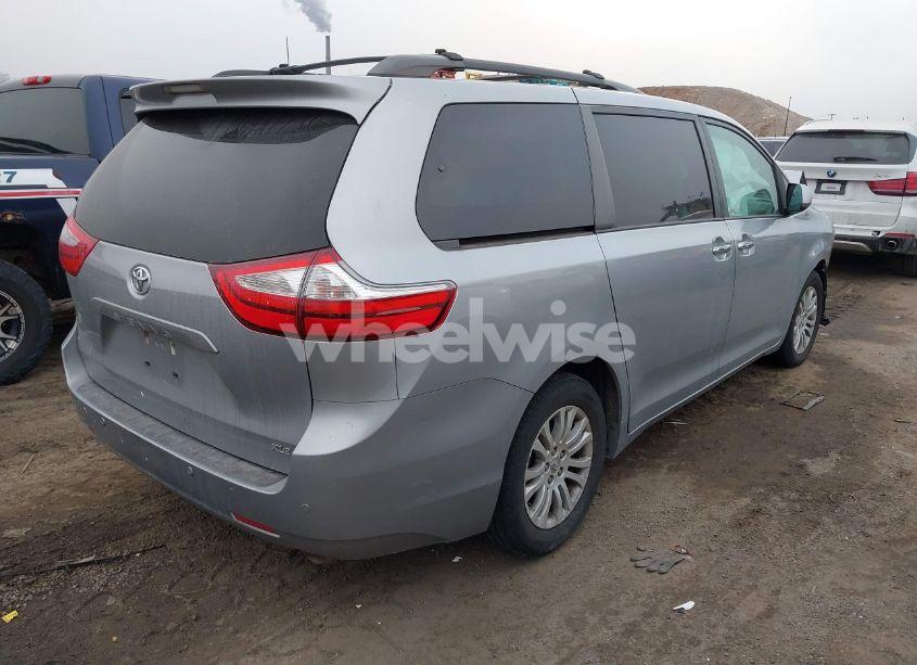 Photo 4 of 2017 Toyota Sienna XLE/LIMITED (VIN 5TDYZ3DC9HS870630)