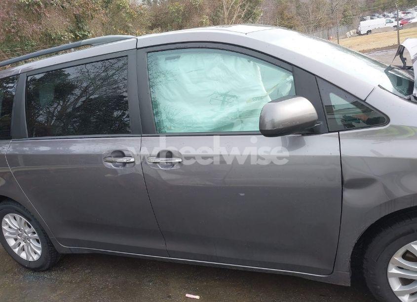 Photo 13 of 2017 Toyota Sienna XLE/LIMITED (VIN 5TDYZ3DC9HS875536)