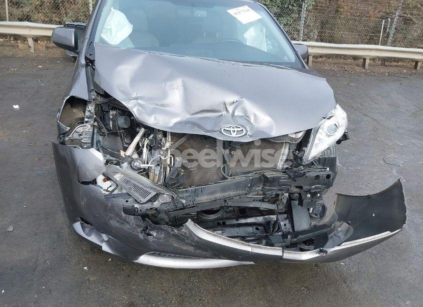 Photo 6 of 2017 Toyota Sienna XLE/LIMITED (VIN 5TDYZ3DC9HS875536)