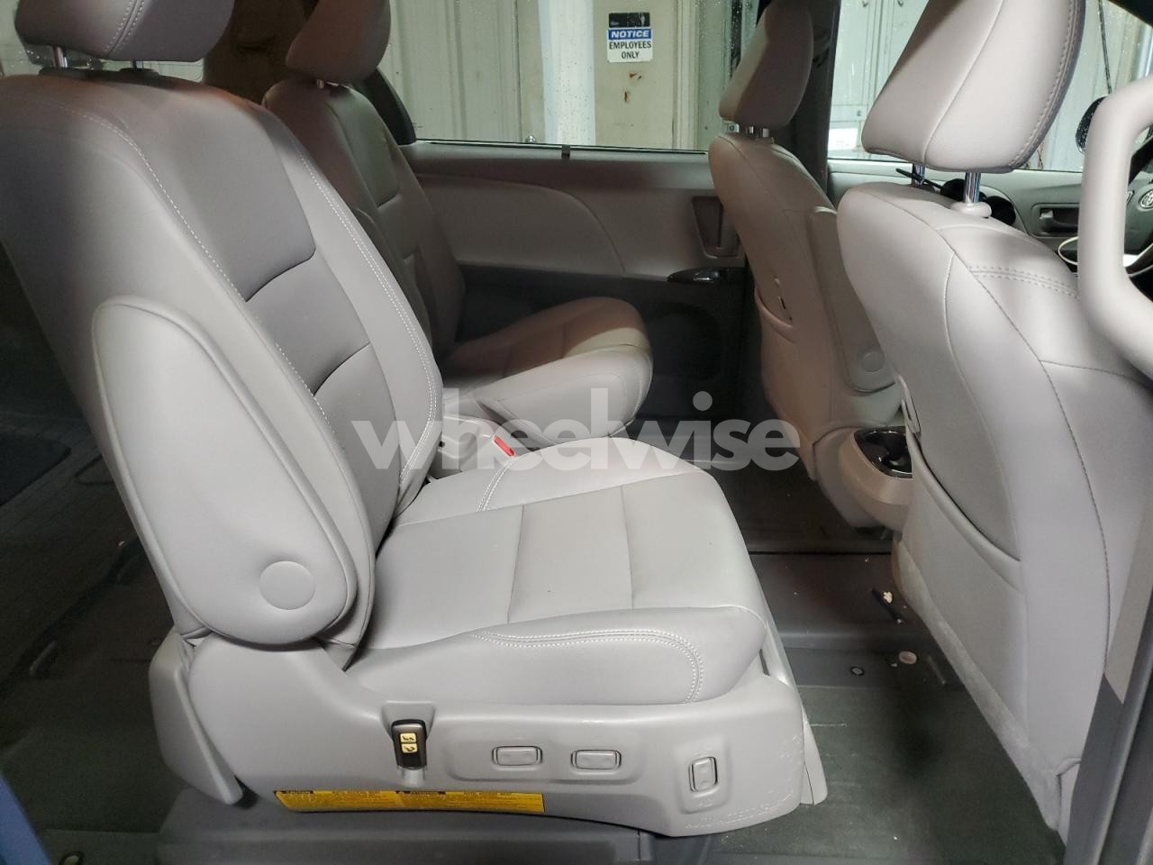 Photo 11 of 2017 TOYOTA SIENNA XLE (VIN 5TDYZ3DC9HS881966)