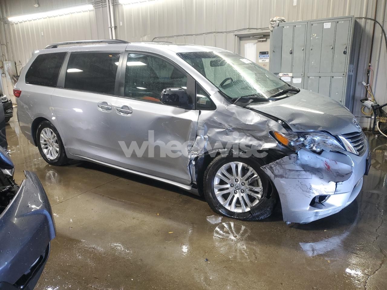 Photo 4 of 2017 TOYOTA SIENNA XLE (VIN 5TDYZ3DC9HS881966)