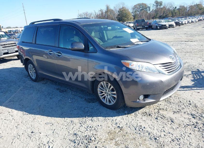 2017 Toyota Sienna XLE 8 PASSENGER (VIN 5TDYZ3DC9HS884432) main photo