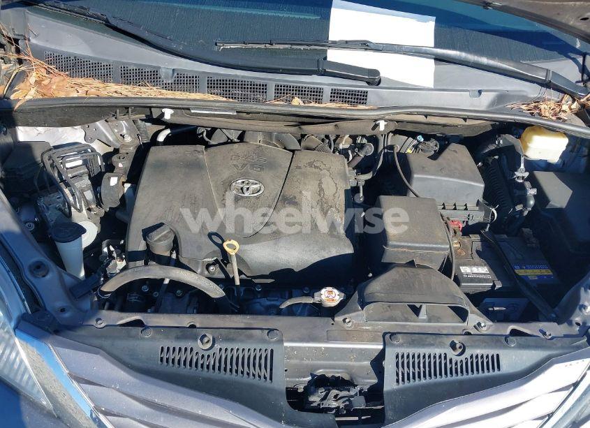 Photo 10 of 2017 Toyota Sienna XLE 8 PASSENGER (VIN 5TDYZ3DC9HS884432)