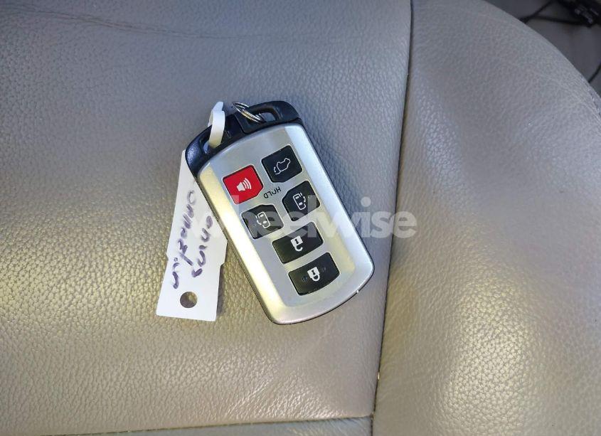 Photo 11 of 2017 Toyota Sienna XLE 8 PASSENGER (VIN 5TDYZ3DC9HS884432)