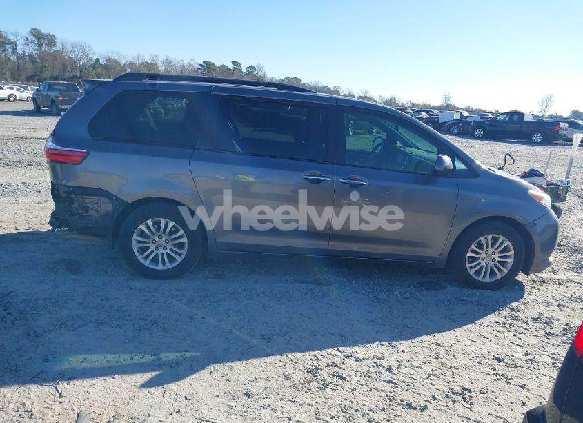 Photo 13 of 2017 Toyota Sienna XLE 8 PASSENGER (VIN 5TDYZ3DC9HS884432)