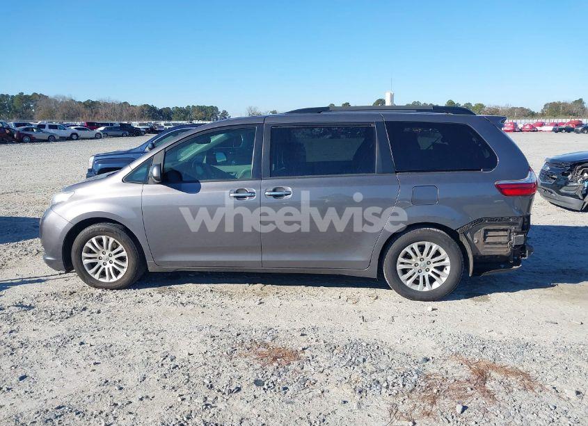 Photo 14 of 2017 Toyota Sienna XLE 8 PASSENGER (VIN 5TDYZ3DC9HS884432)