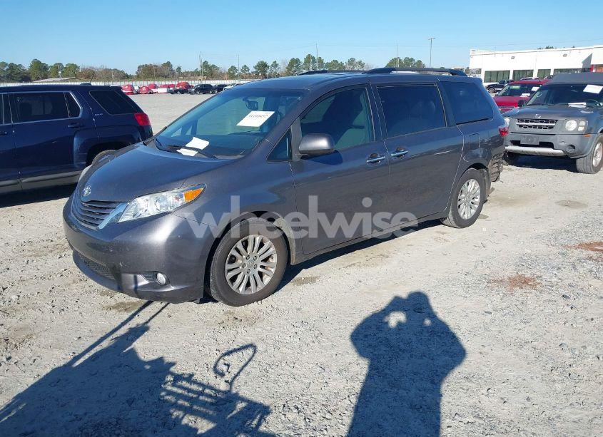 Photo 2 of 2017 Toyota Sienna XLE 8 PASSENGER (VIN 5TDYZ3DC9HS884432)