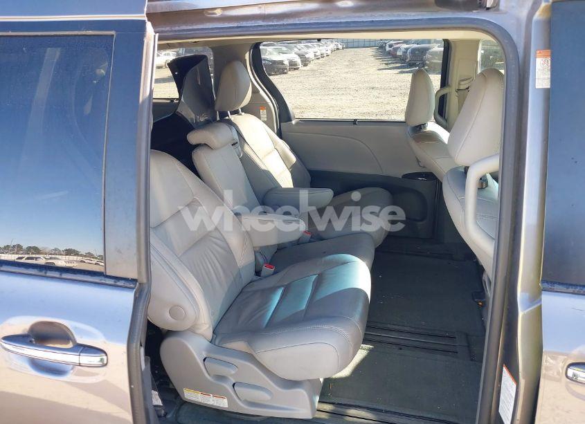 Photo 8 of 2017 Toyota Sienna XLE 8 PASSENGER (VIN 5TDYZ3DC9HS884432)