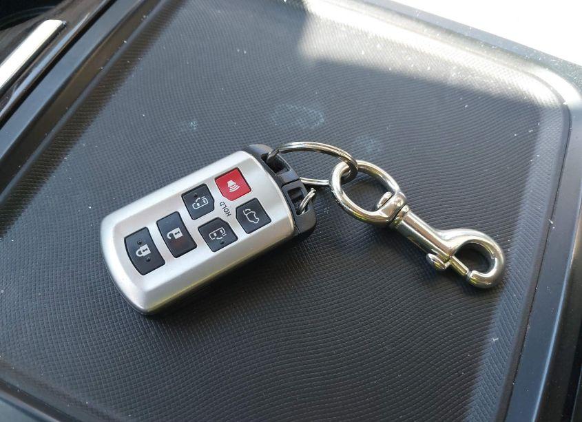 Photo 11 of 2017 Toyota Sienna XLE/LIMITED (VIN 5TDYZ3DC9HS886455)