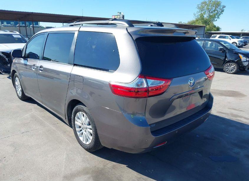 Photo 3 of 2017 Toyota Sienna XLE/LIMITED (VIN 5TDYZ3DC9HS886455)
