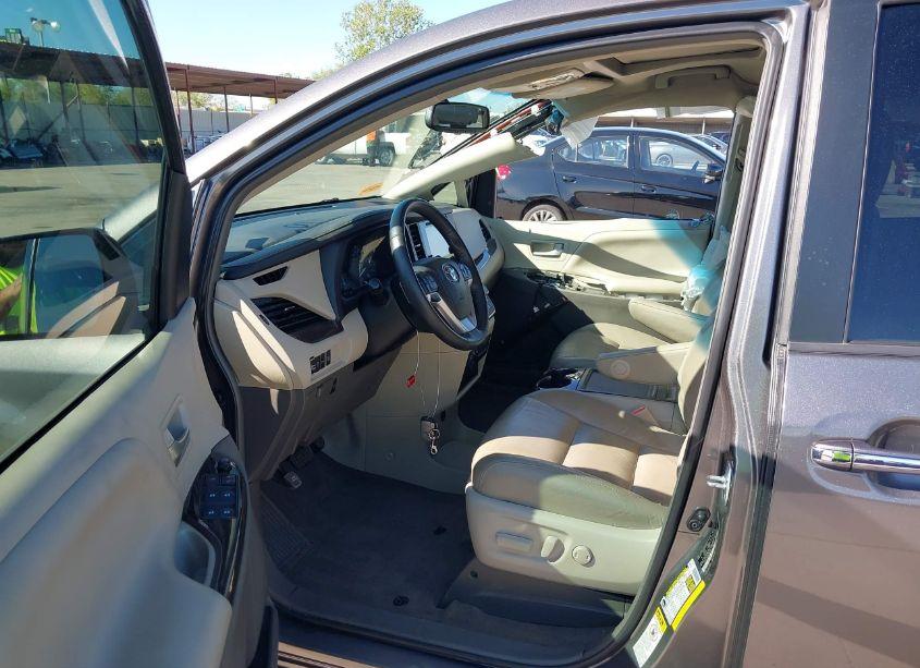 Photo 5 of 2017 Toyota Sienna XLE/LIMITED (VIN 5TDYZ3DC9HS886455)