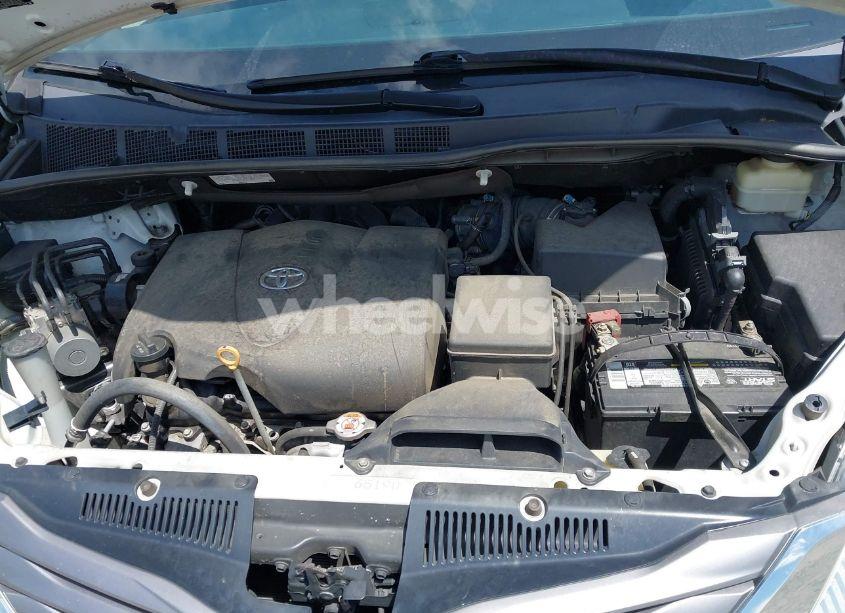 Photo 10 of 2017 Toyota Sienna XLE PREMIUM 8 PASSENGER (VIN 5TDYZ3DC9HS889730)