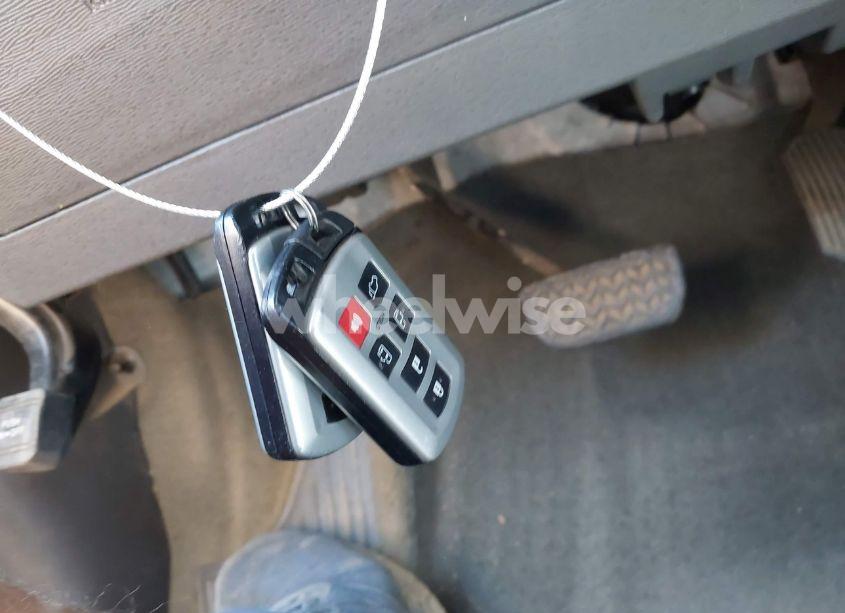 Photo 11 of 2017 Toyota Sienna XLE PREMIUM 8 PASSENGER (VIN 5TDYZ3DC9HS889730)