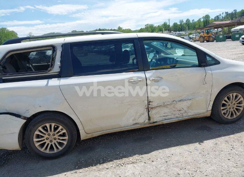 Photo 13 of 2017 Toyota Sienna XLE PREMIUM 8 PASSENGER (VIN 5TDYZ3DC9HS889730)