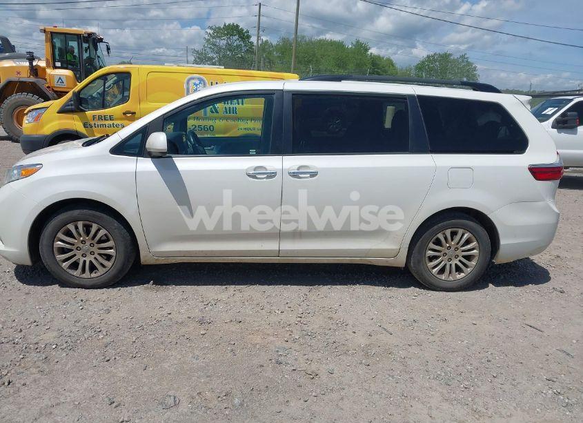 Photo 14 of 2017 Toyota Sienna XLE PREMIUM 8 PASSENGER (VIN 5TDYZ3DC9HS889730)