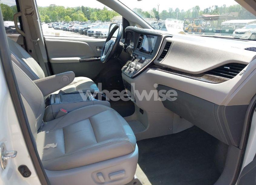 Photo 5 of 2017 Toyota Sienna XLE PREMIUM 8 PASSENGER (VIN 5TDYZ3DC9HS889730)