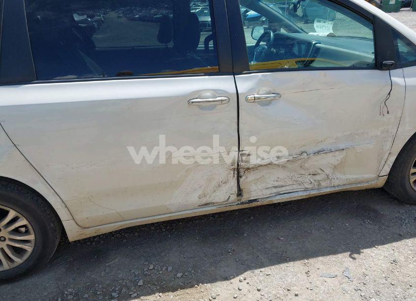 Photo 6 of 2017 Toyota Sienna XLE PREMIUM 8 PASSENGER (VIN 5TDYZ3DC9HS889730)