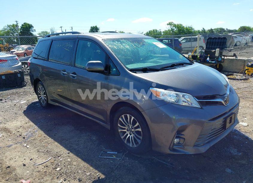 2018 Toyota Sienna XLE PREMIUM 8 PASSENGER (VIN 5TDYZ3DC9JS921680) main photo