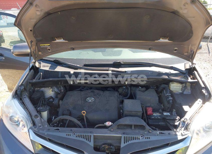 Photo 10 of 2018 Toyota Sienna XLE PREMIUM 8 PASSENGER (VIN 5TDYZ3DC9JS921680)