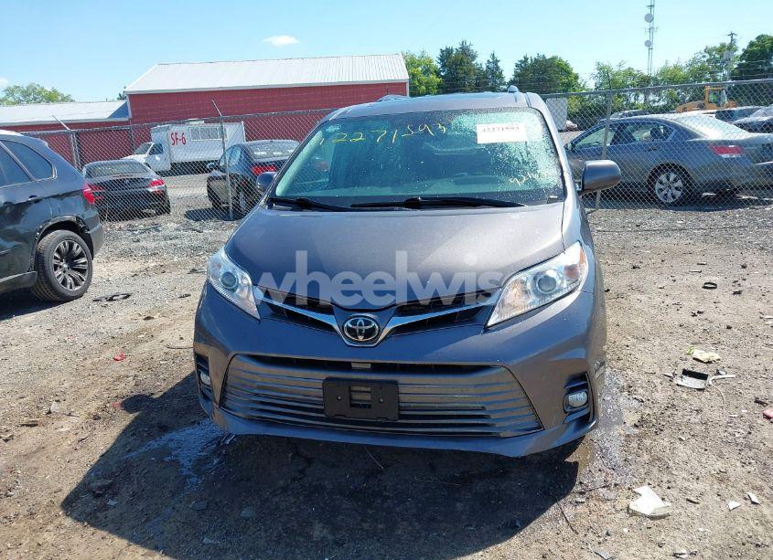 Photo 12 of 2018 Toyota Sienna XLE PREMIUM 8 PASSENGER (VIN 5TDYZ3DC9JS921680)