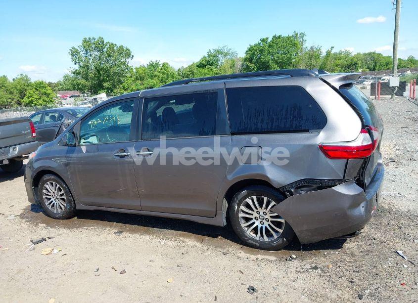 Photo 14 of 2018 Toyota Sienna XLE PREMIUM 8 PASSENGER (VIN 5TDYZ3DC9JS921680)