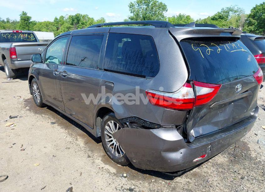 Photo 3 of 2018 Toyota Sienna XLE PREMIUM 8 PASSENGER (VIN 5TDYZ3DC9JS921680)