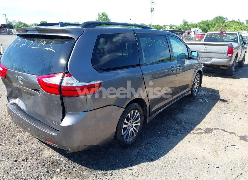 Photo 4 of 2018 Toyota Sienna XLE PREMIUM 8 PASSENGER (VIN 5TDYZ3DC9JS921680)