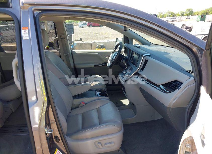 Photo 5 of 2018 Toyota Sienna XLE PREMIUM 8 PASSENGER (VIN 5TDYZ3DC9JS921680)