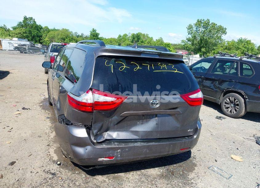 Photo 6 of 2018 Toyota Sienna XLE PREMIUM 8 PASSENGER (VIN 5TDYZ3DC9JS921680)